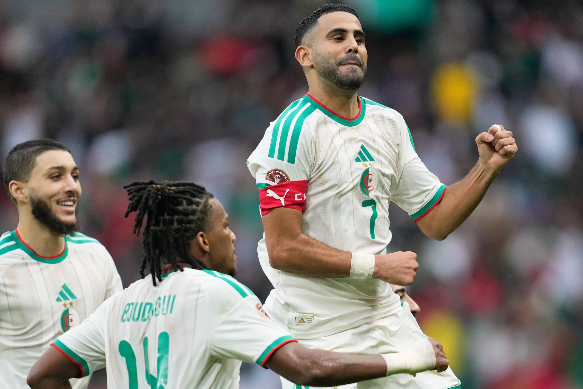 كأس أفريقيا: محرز يطالب لاعبي الجزائر بمواصلة النتائج الإيجابية