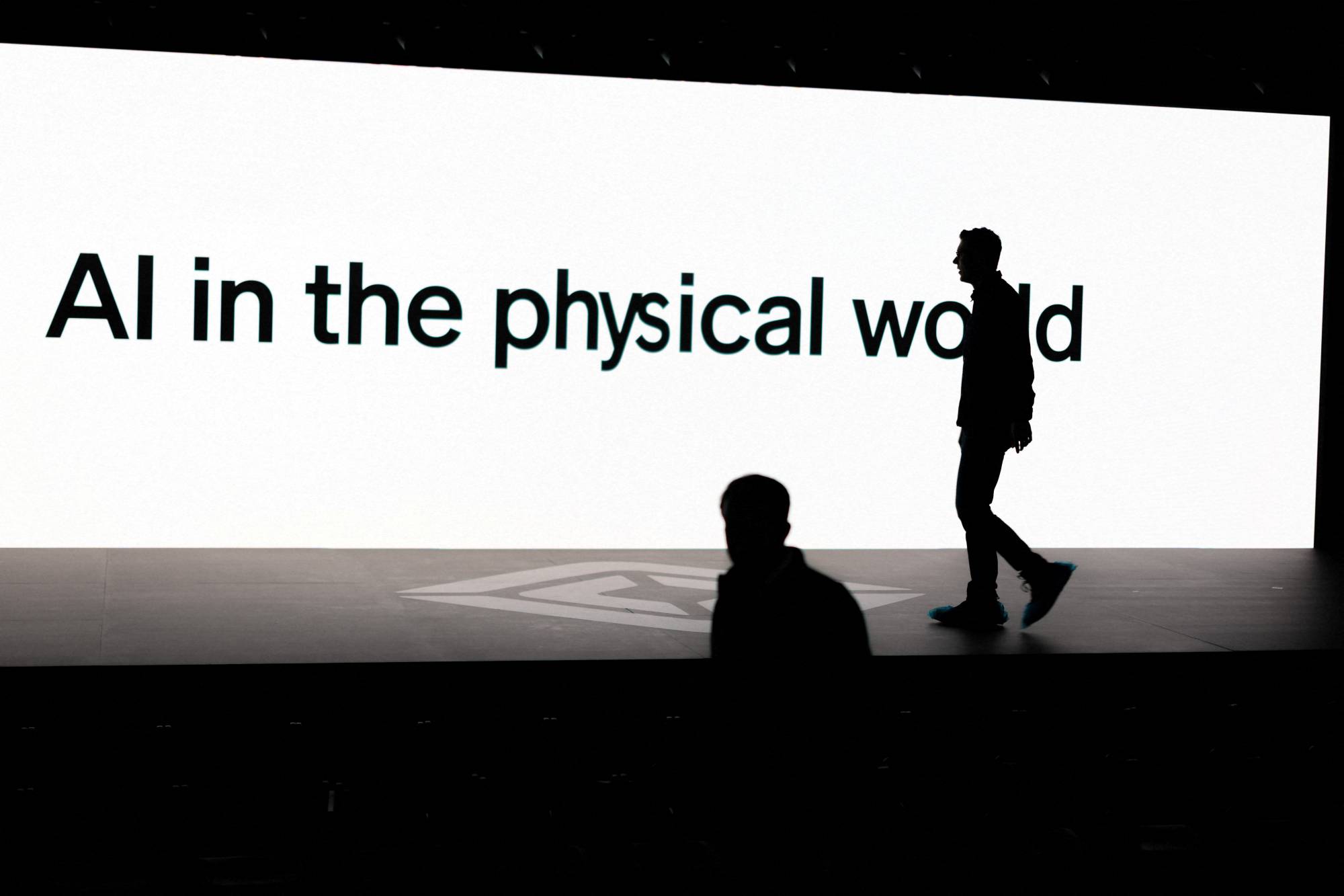 تسونامي الذكاء الاصطناعي يجرف ملايين إلى البطالة