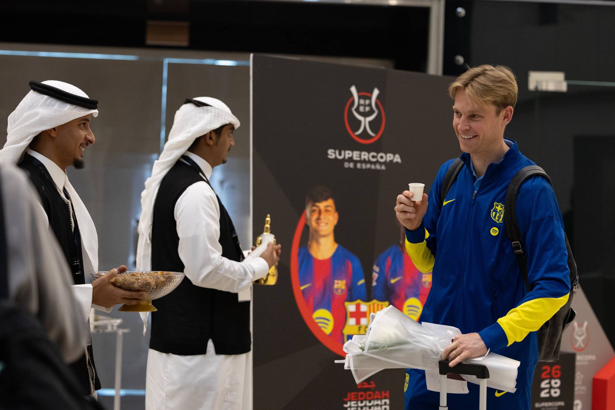 برشلونة يحط رحاله في جدة... ومدخل خاص يفاجئ الجماهير