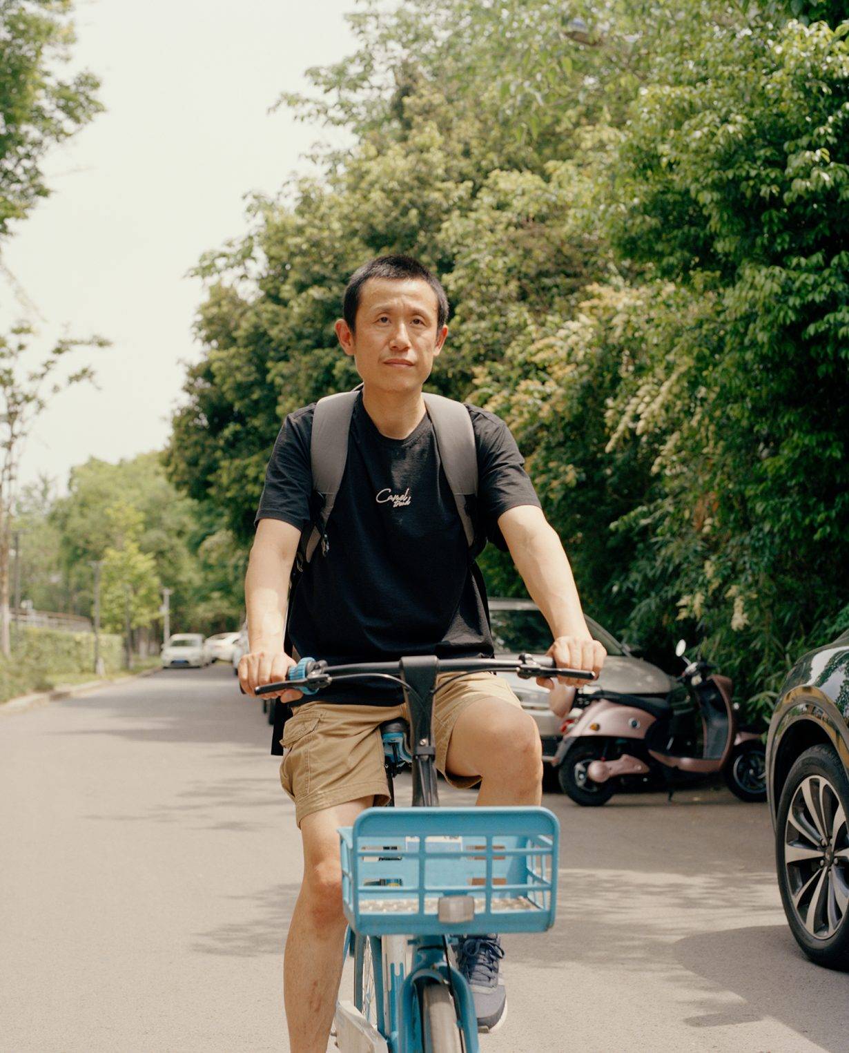 «حياتي كعامل توصيل في بكين» تكشف الوجه المظلم للمعجزة الاقتصادية