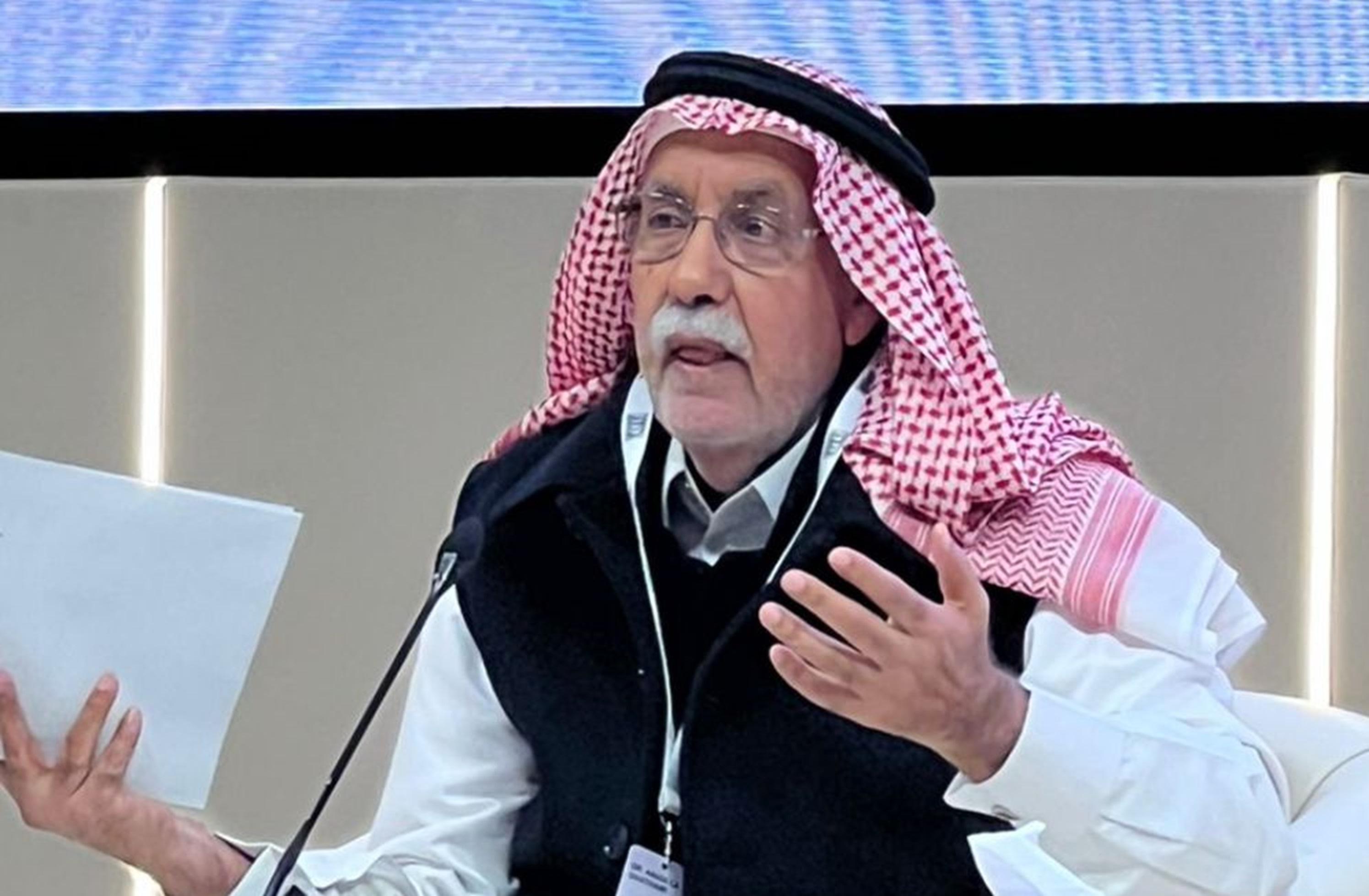 «لكنه ينفجر شعراً»... محمد الثبيتي أو حمزة شحاتة