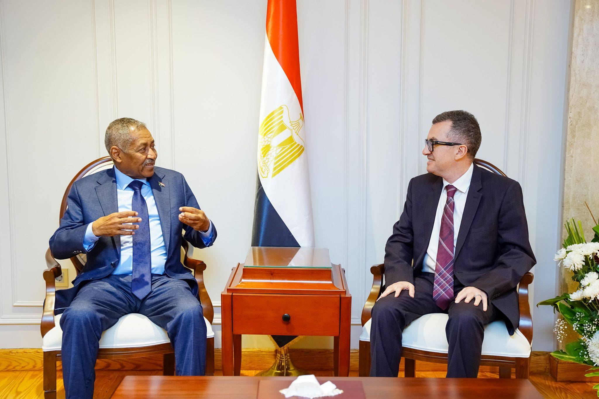 مصر تبحث آليات دعم إعادة إعمار السودان