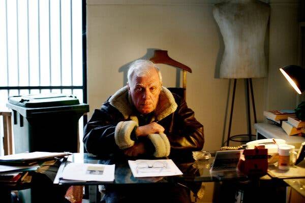 أنتونيس فكك روائياً مخلفات الديكتاتورية وإرث الاستعمار