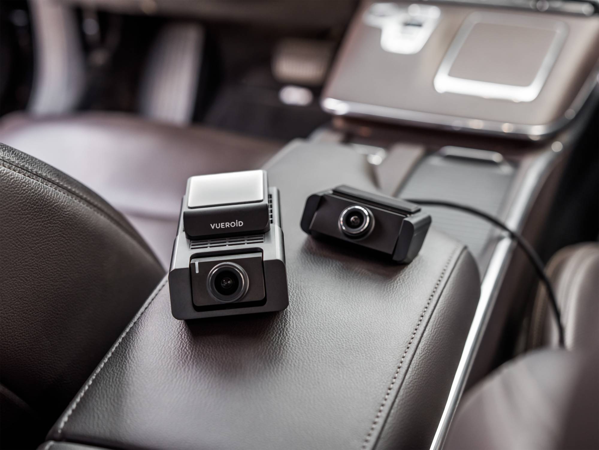 كاميرا للسيارات وسماعات لاسلكية مطورة