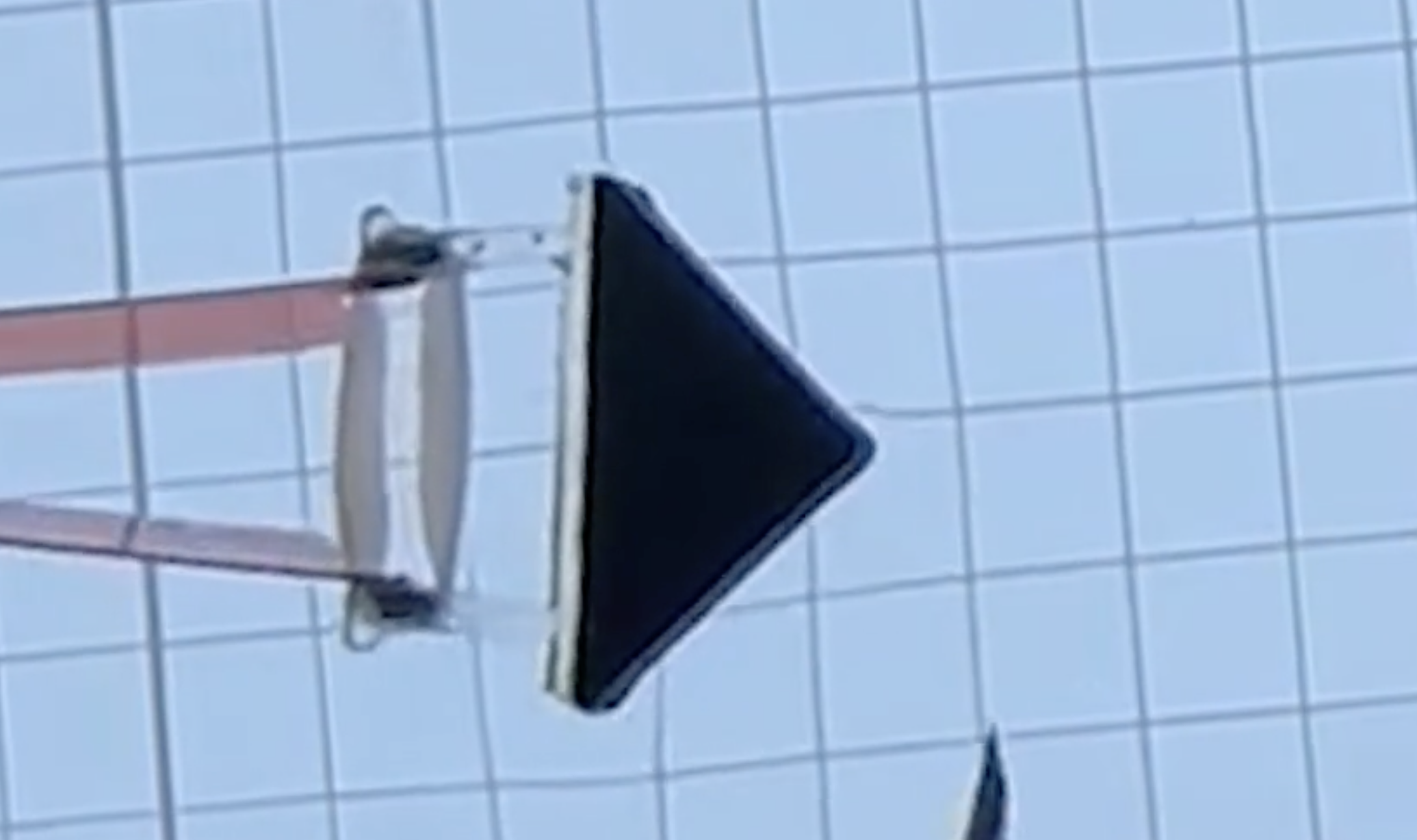 روبوت سبّاح بعضلات مخبرية يتدرّب ذاتياً