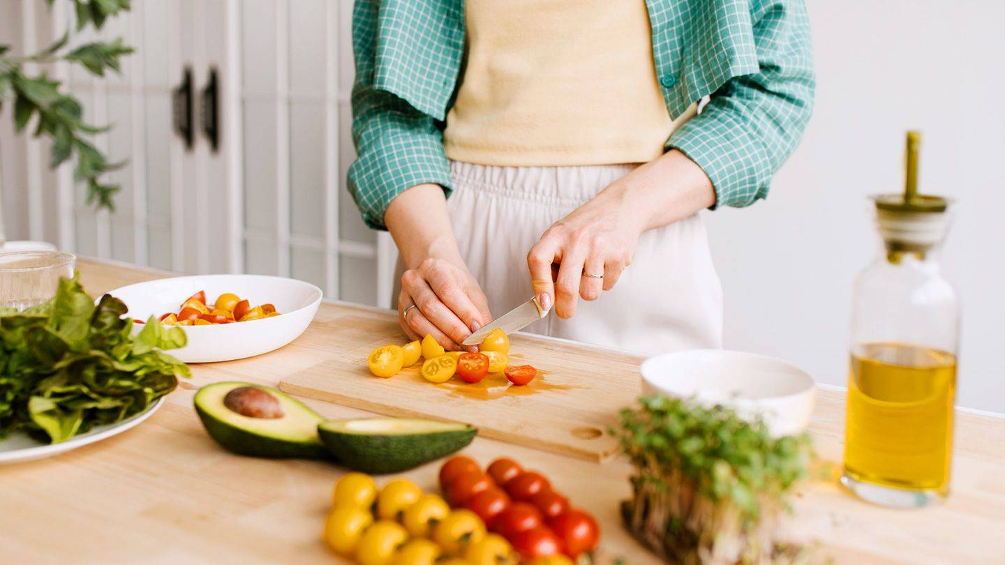 ماذا يحدث لعملية الأيض عند إضافة الدهون الصحية إلى نظامك الغذائي؟