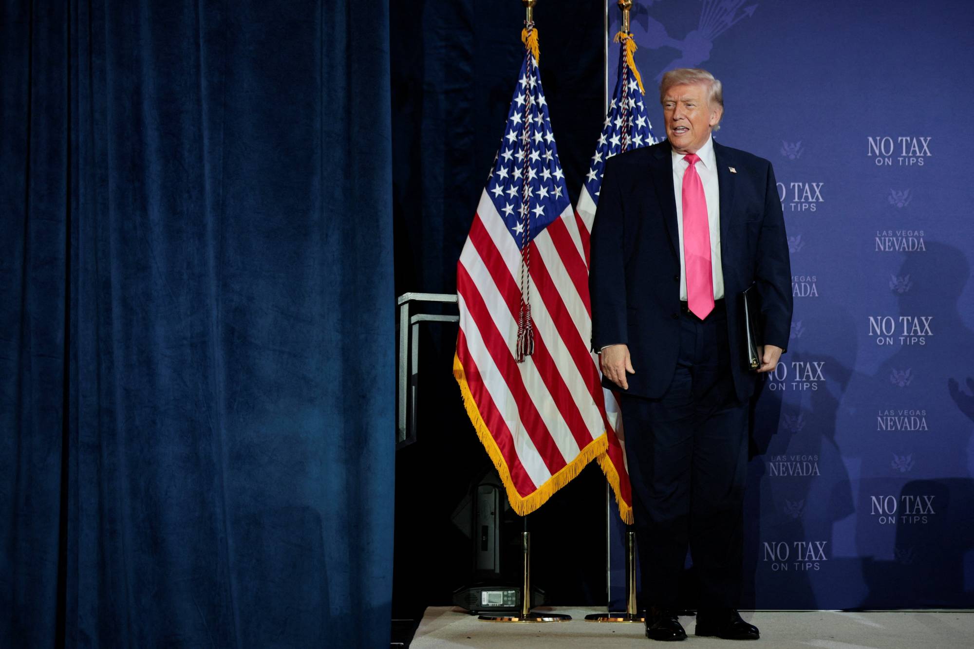 إدارة ترمب تعيد 127 ملياراً من الرسوم الجمركية غير المشروعة