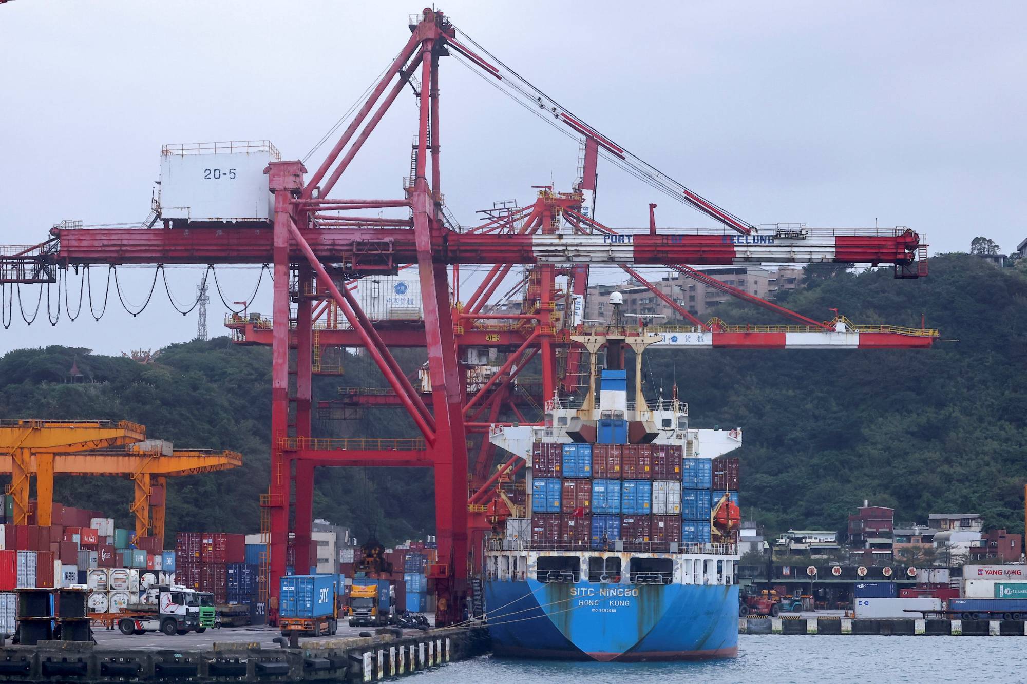 طلبات التصدير التايوانية تقفز لأسرع وتيرة منذ 16 عاماً بدعم الذكاء الاصطناعي