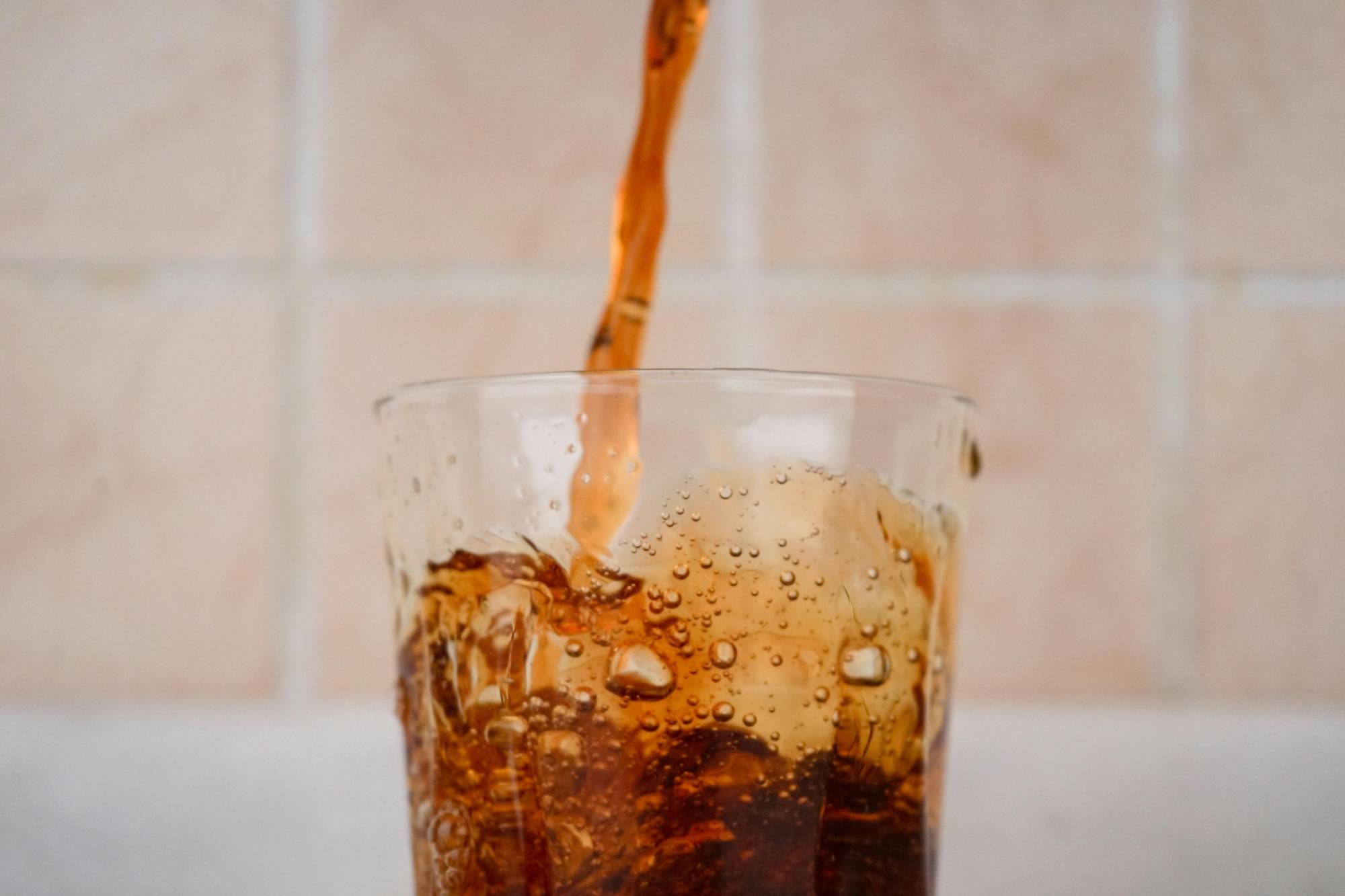 كيف تخفّض الدهون الثلاثية؟ احذر هذه المشروبات أولاً