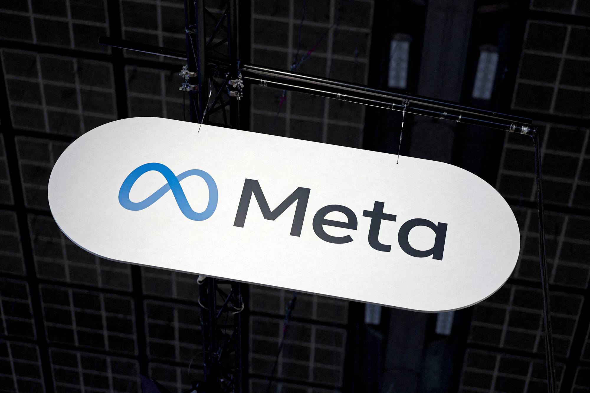 ميتا تستهدف الفضاء لجمع الطاقة الشمسية لمراكز بيانات الذكاء الاصطناعي