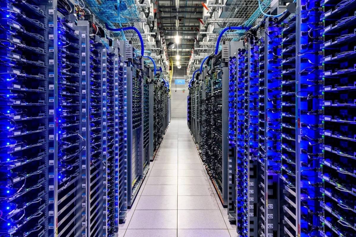 أوروبا تضع معايير إلزامية لكفاءة الطاقة في مراكز البيانات لمواجهة الاستهلاك المتزايد