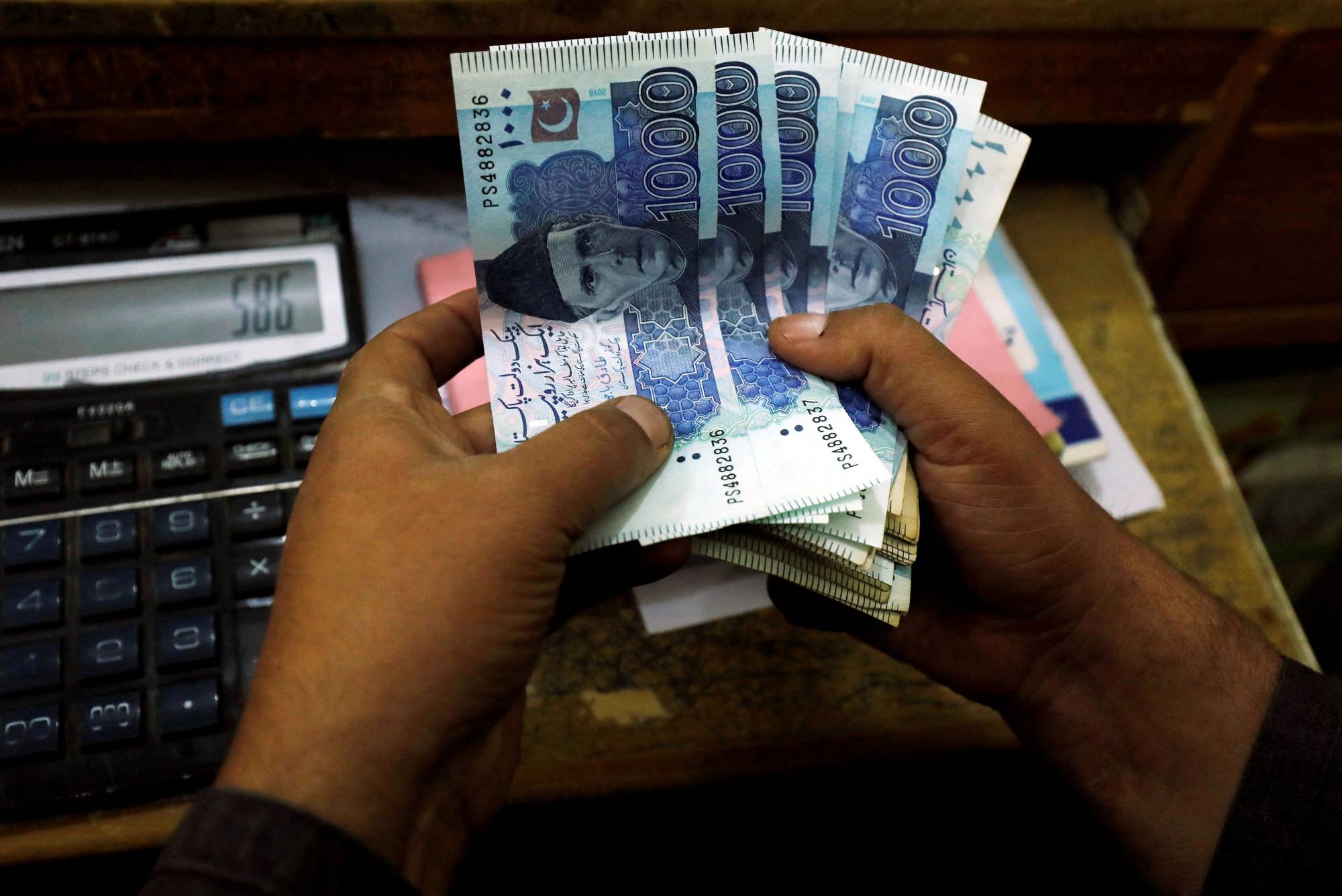 باكستان تقر موازنة قياسية بـ67.5 مليار دولار وسط توازن حاد بين شروط صندوق النقد واستحقاقات الدفاع