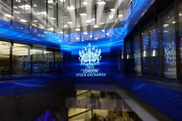 الأسهم البريطانية تهوي لأدنى مستوياتها في أسبوع بفعل مخاوف الفائدة وعدم اليقين السياسي