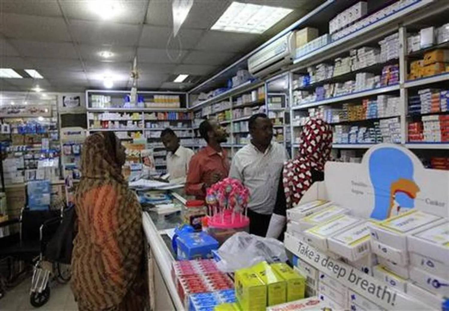 انهيار الجنيه يهدد السودان بأزمة دواء حادة