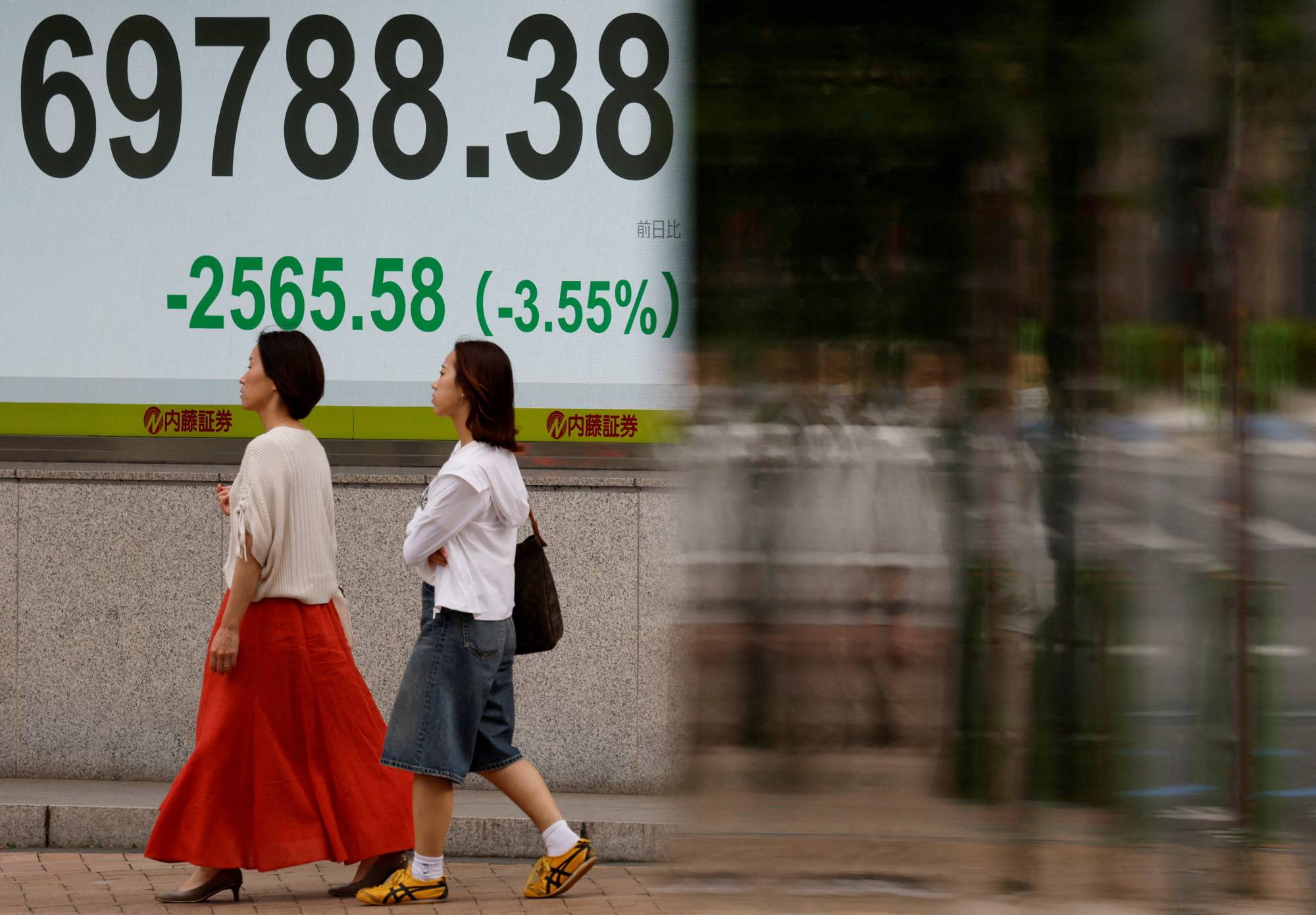 مؤشر نيكي يقفز 3.7% بفضل نتائج مايكرون المتفوقة
