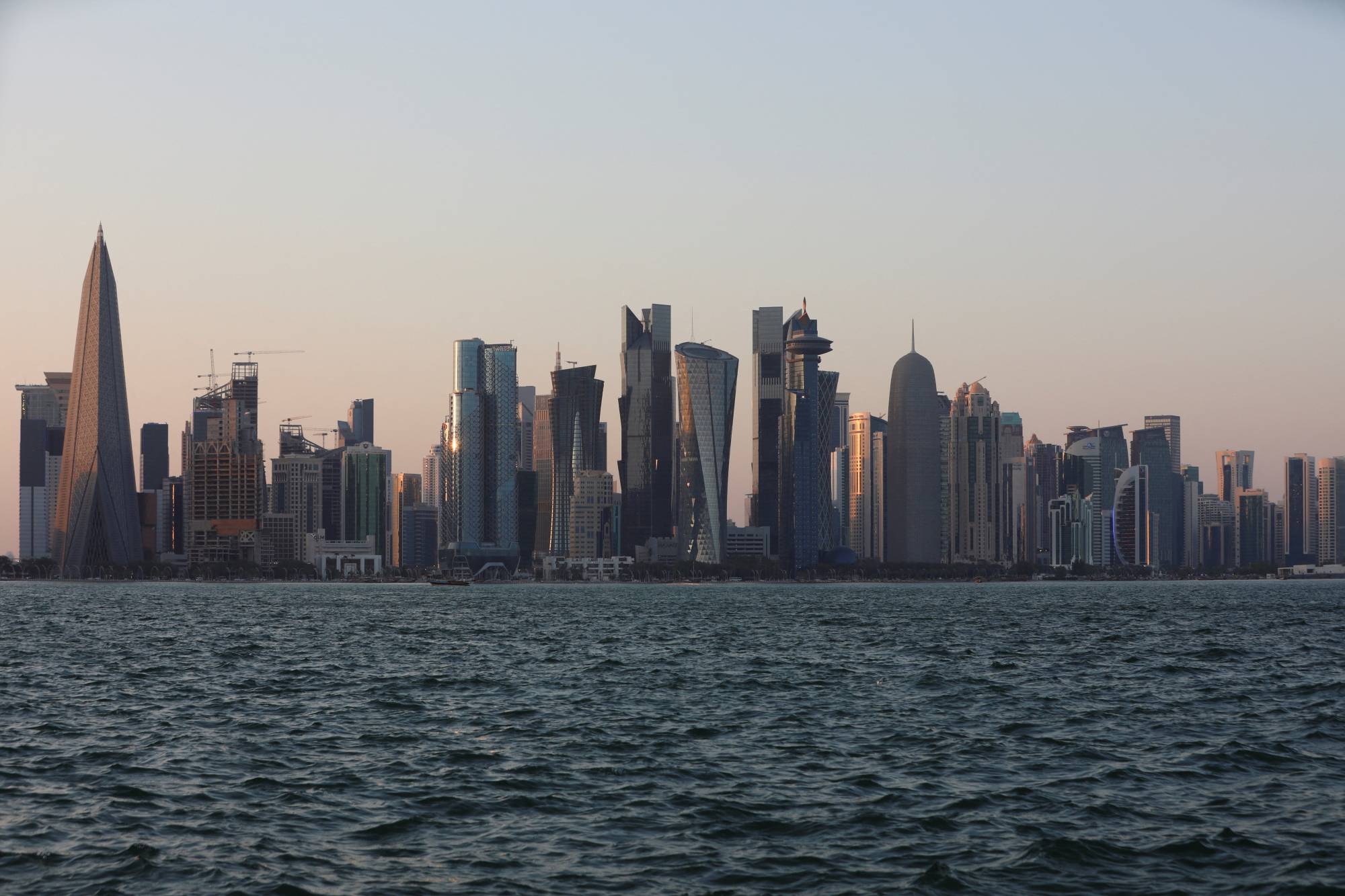 قطر تعيد فتح المجال البحري بالكامل اعتباراً من اليوم