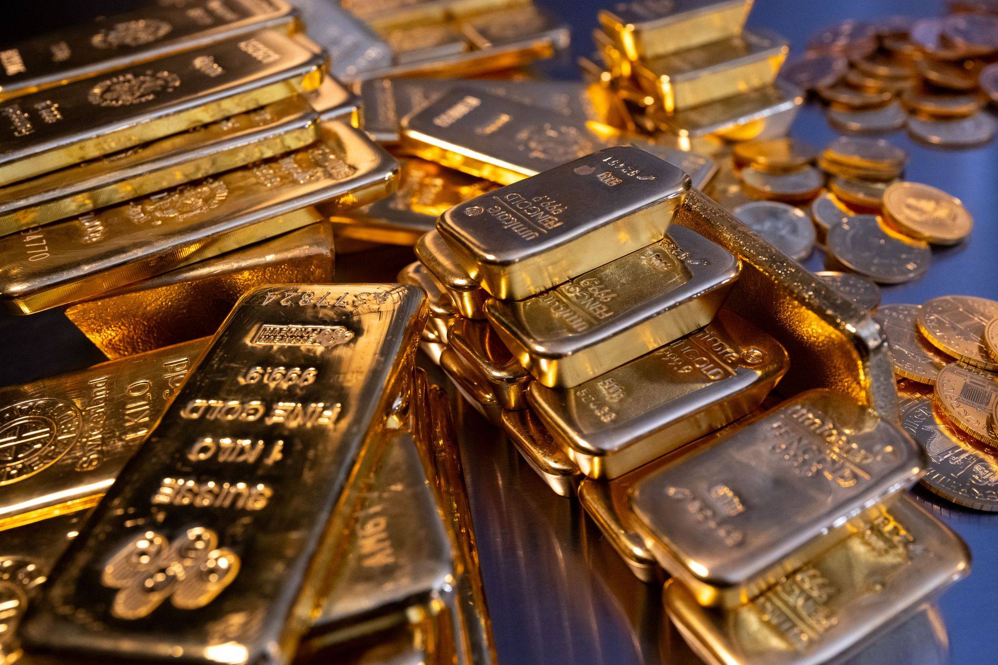 الذهب يرتفع قليلاً ترقباً لبيانات الوظائف الأميركية