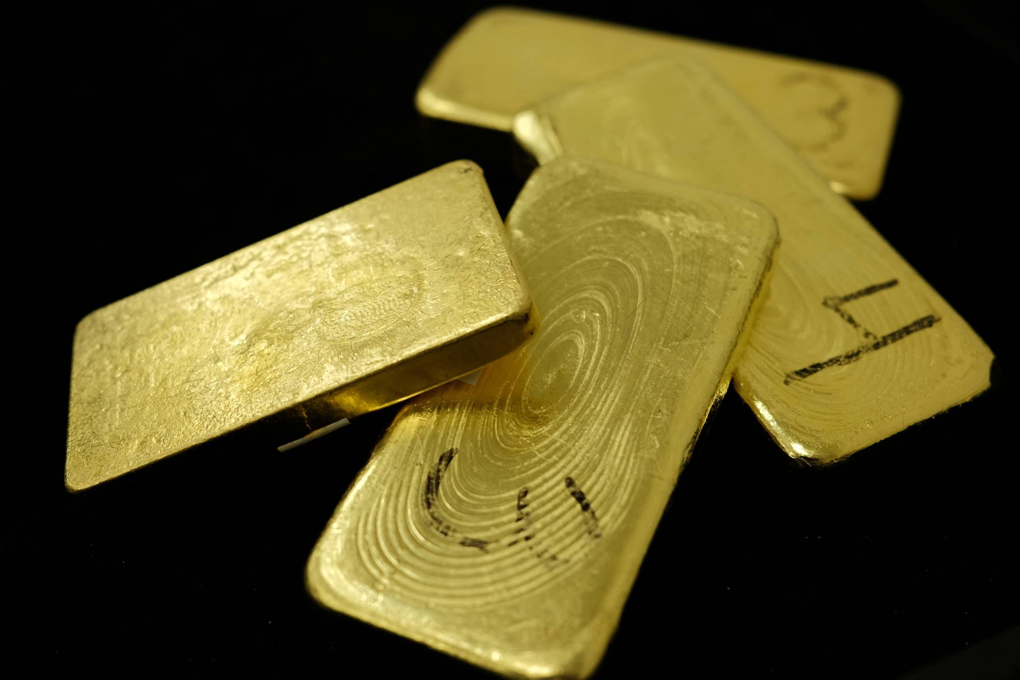 الذهب يتجه لأفضل أسبوع منذ يناير وسط ترقب بيانات الوظائف الأميركية