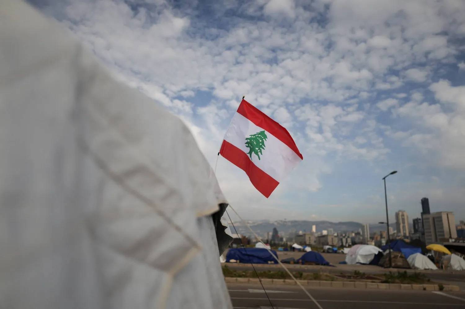 استمرار «الصراع» يطيح بفرصة التعافي الهش في لبنان