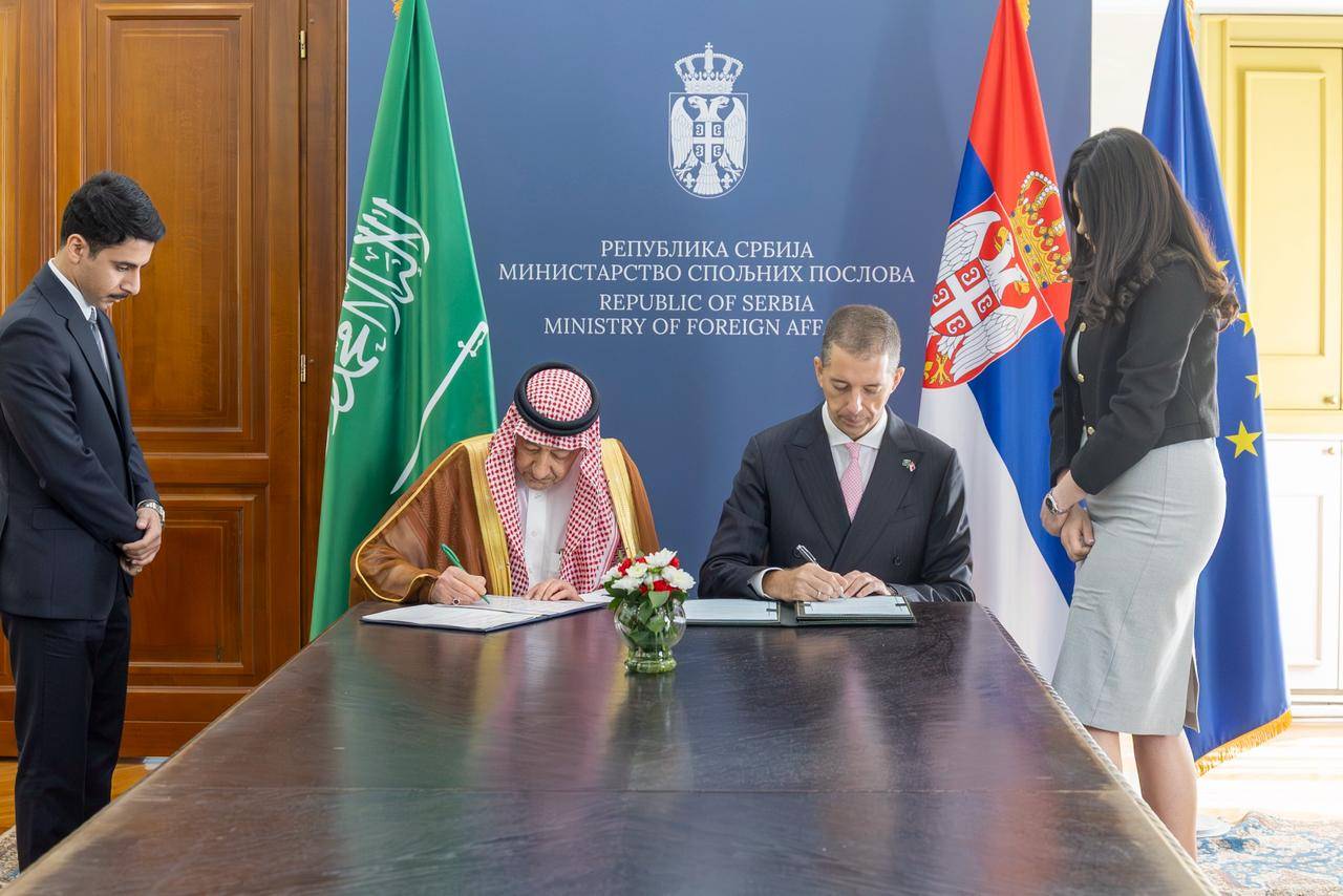 السعودية وصربيا توسعان شراكتهما في الطاقة والتقنية والتجارة