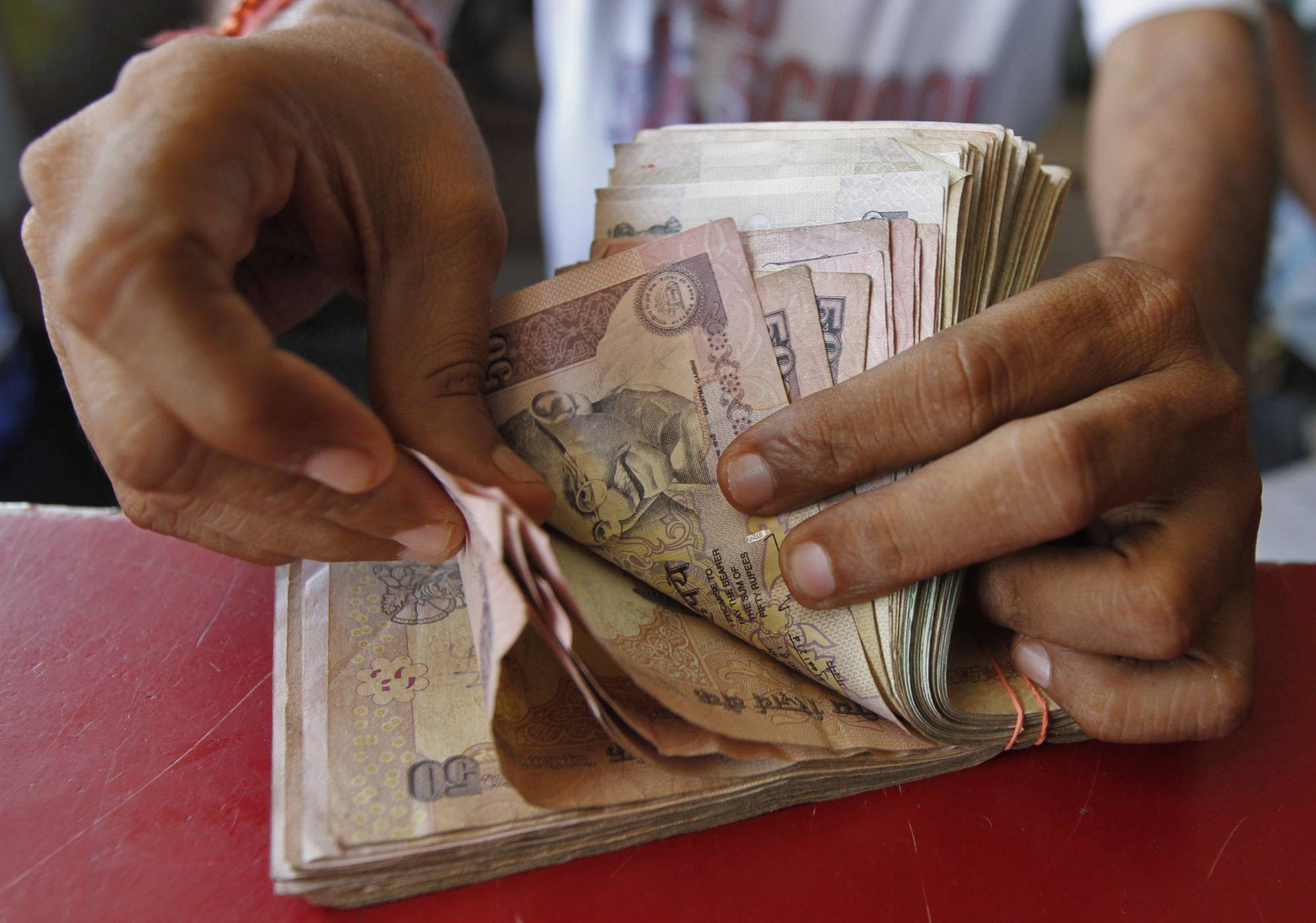 السندات الهندية تتحرك في نطاق ضيق مع ارتفاع أسعار النفط