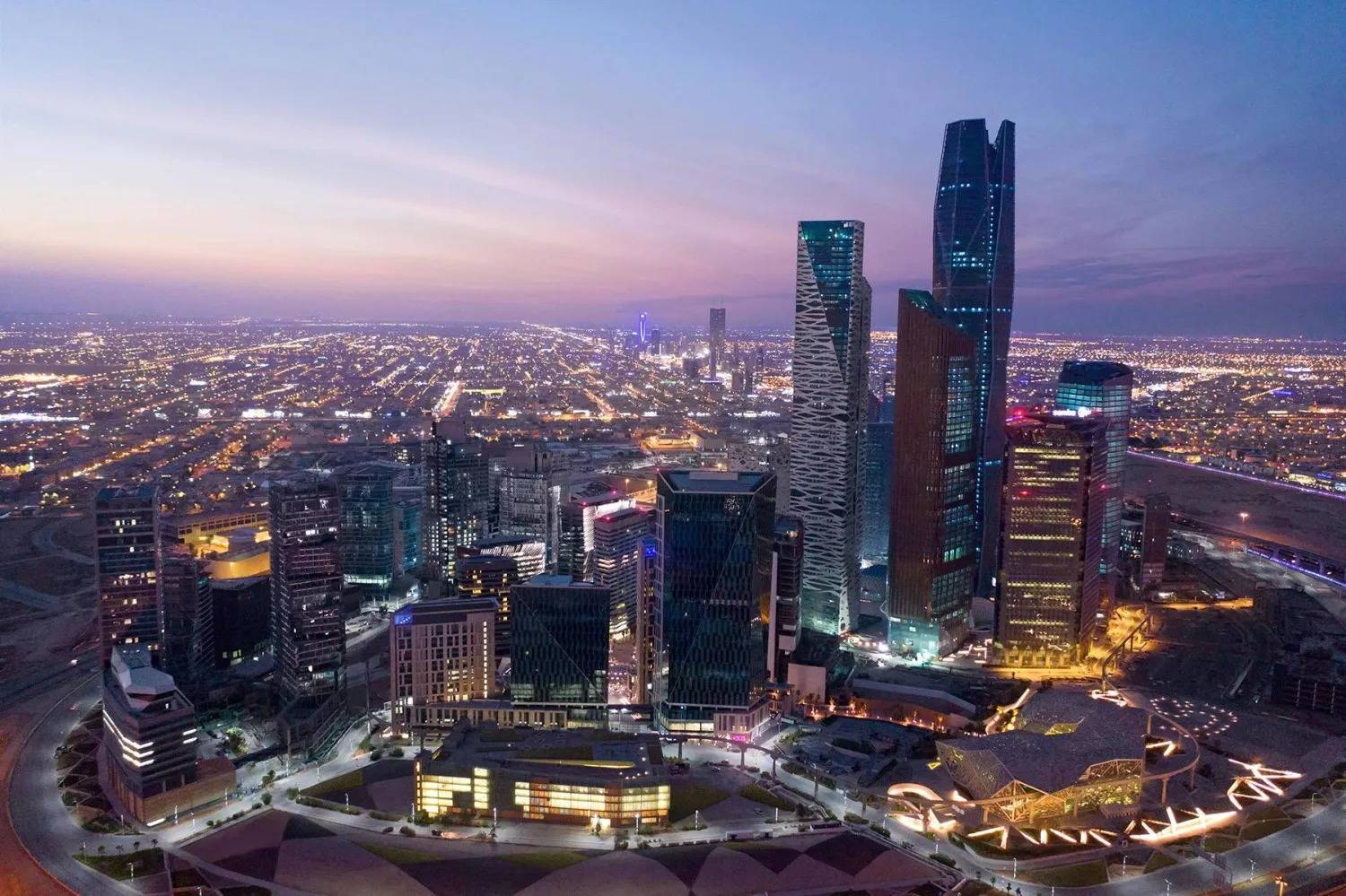 الصناعة والخدمات ترفعان ثقة الأعمال السعودية إلى 56.7 نقطة