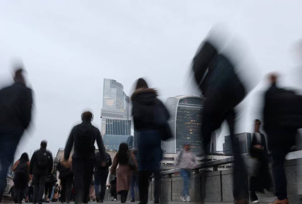 سوق العمل البريطانية تواصل التباطؤ قبل قرار الفائدة