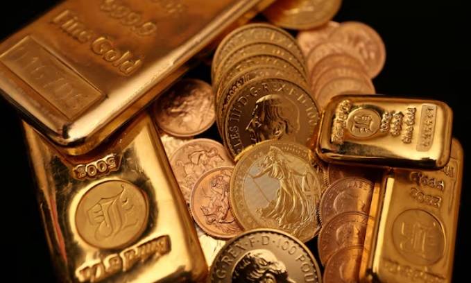 الذهب يرتفع بأكثر من 1 % بدعم تراجع الدولار وعوائد السندات