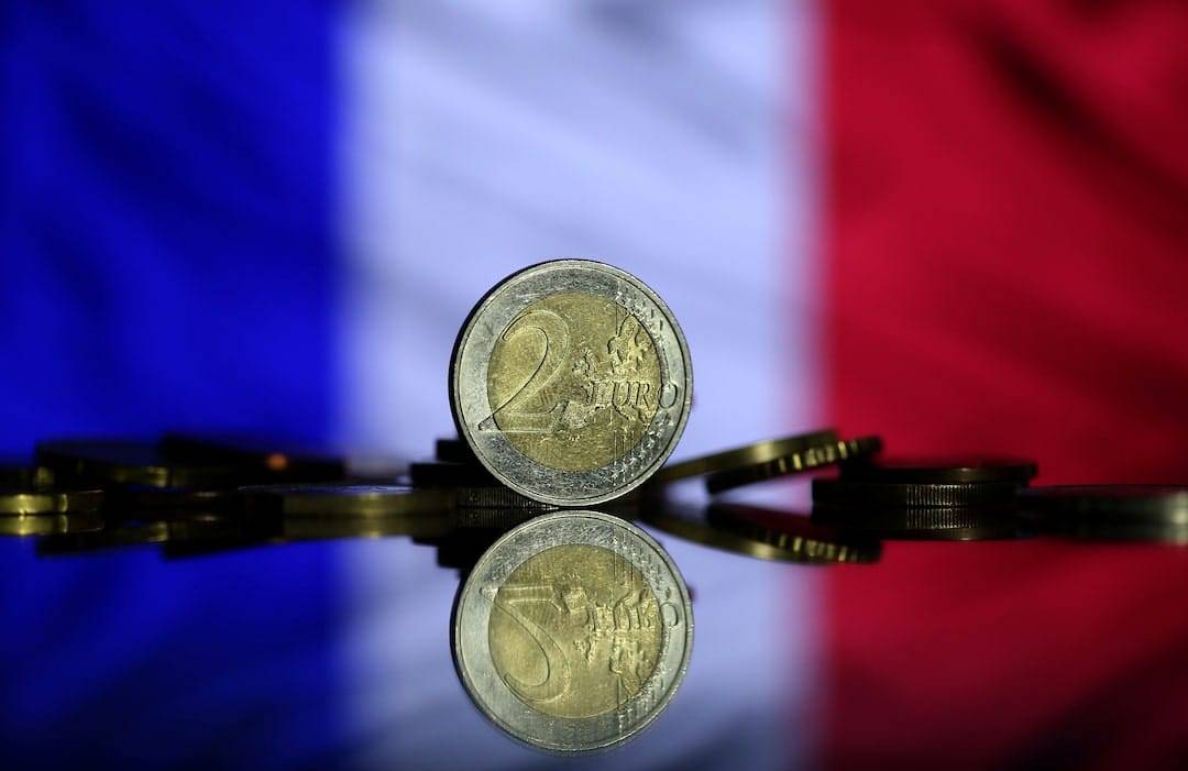 عوائد السندات الفرنسية تتراجع قليلاً مع استمرار حذر المستثمرين