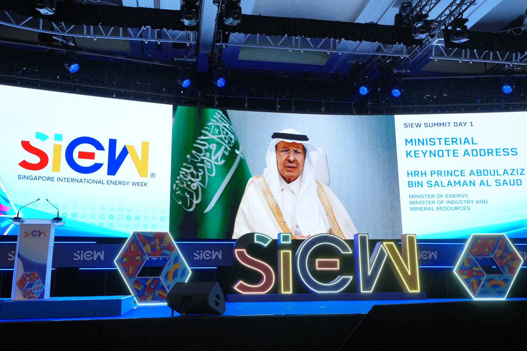 السعودية وسنغافورة ترتبان لتخزين النفط الخام في كهوف جورونغ بدءاً من 2027