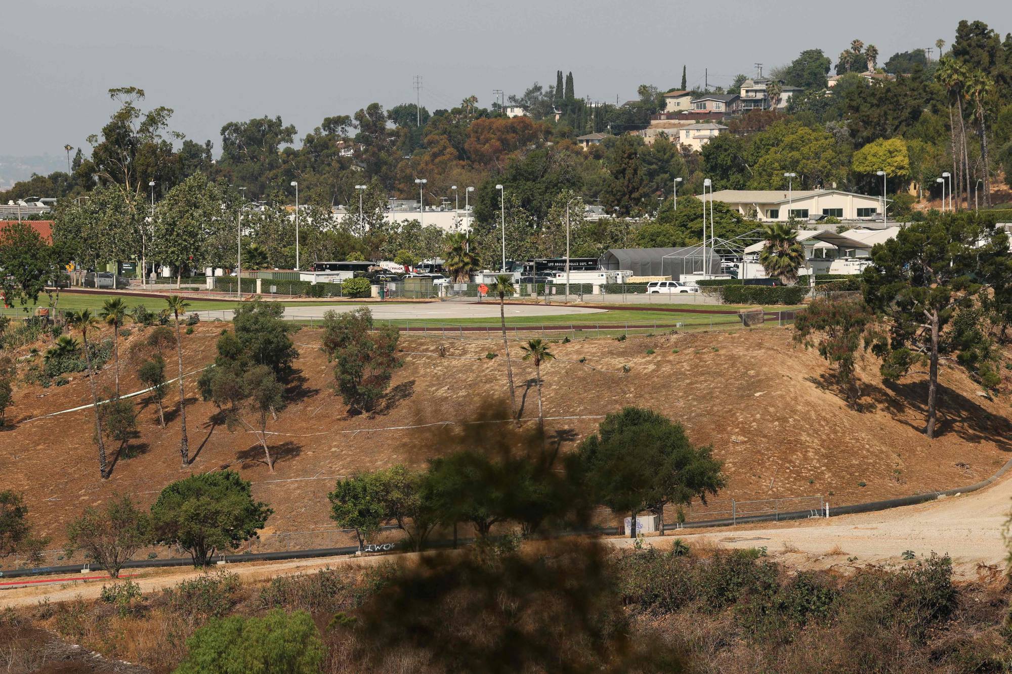  Los Angeles İlçe Şerif Eğitim Merkezi'nde meydana gelen patlamanın ardından çekilen bir fotoğraf (AFP)