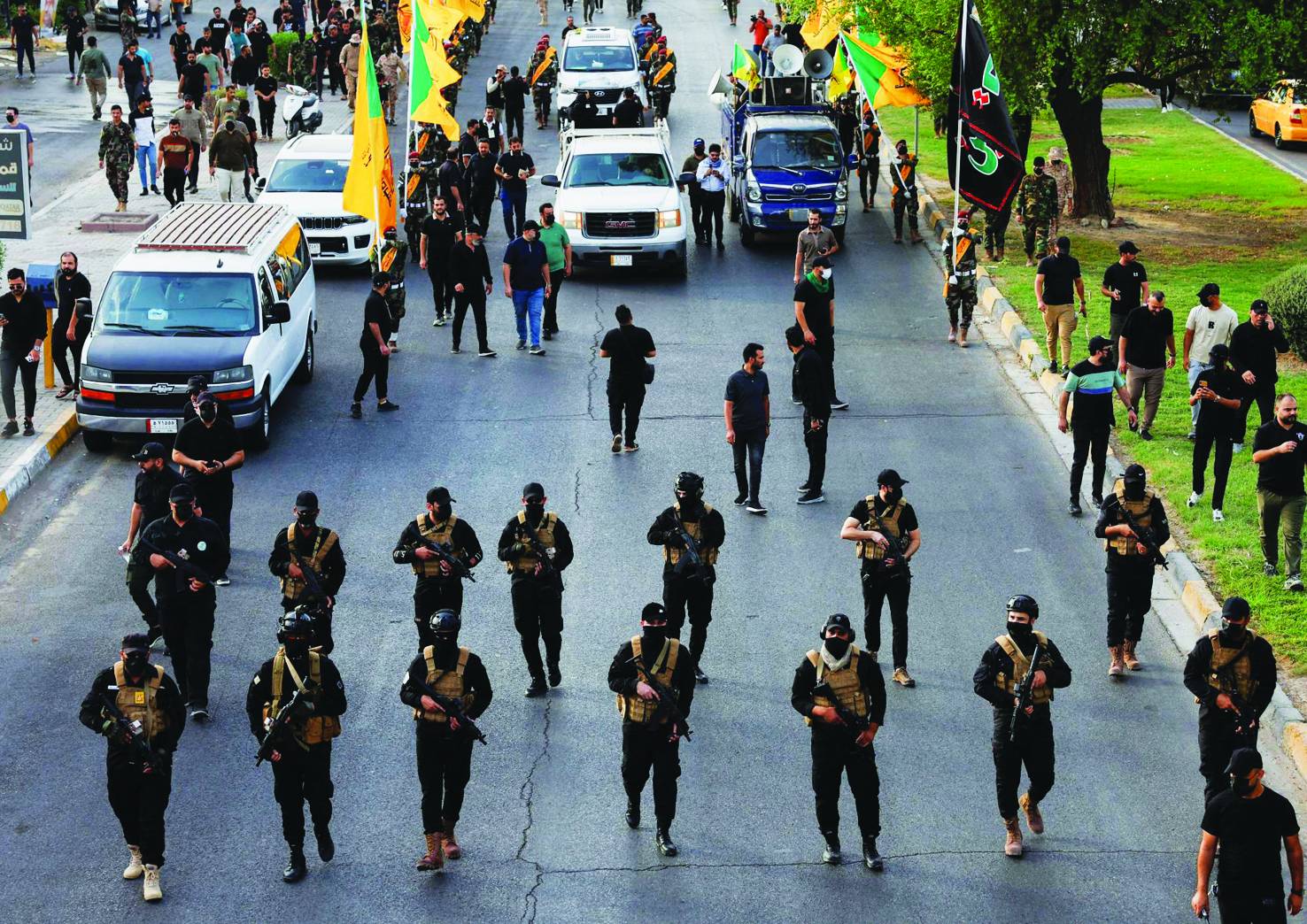 Ketaib Hizbullah mensupları, Eylül 2024'te Bağdat'ta düzenlenen geçit töreninde (Reuters)