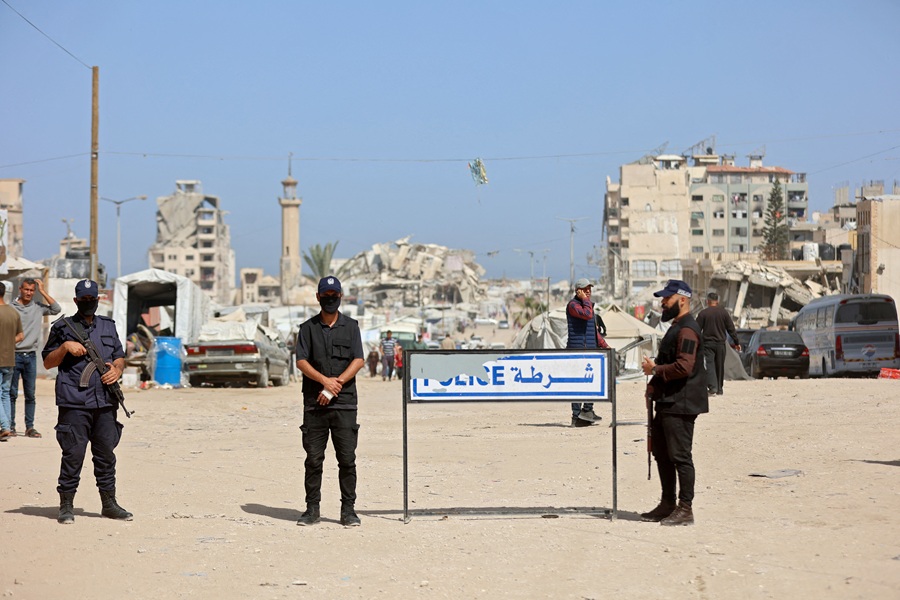 Hayye, Hamas içinde, örgütün maruz kaldığı siyasi izolasyonu kırmak için başkentleri dolaşan diplomatik lider olarak görülüyordu (AFP)
