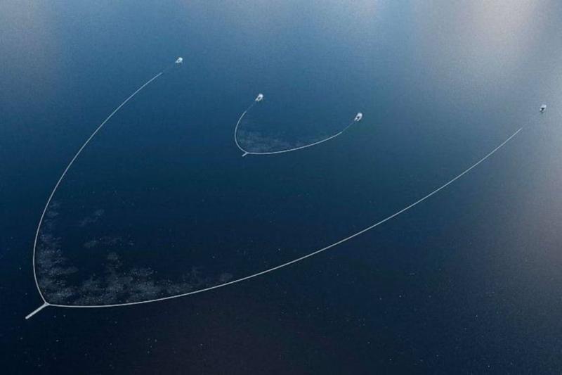 Temizleme çalışmaları Ulusal Okyanus ve Atmosfer Dairesi tarafından yürütüldü (The Ocean Cleanup)
