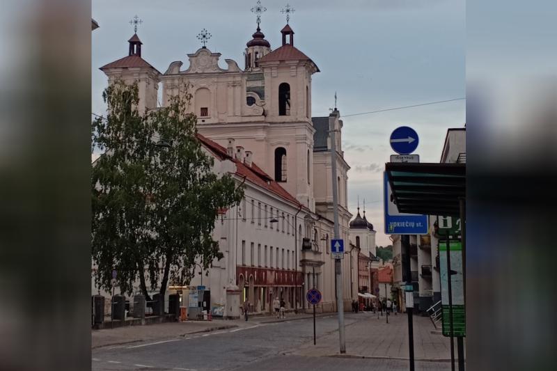 Vilnius'ta dolaşmak, bir açık hava müzesinin içinde dolaşmaya benziyor çünkü burası antikalarla dolu ve tarihi şehrin kalbinde üç kale bulunuyor (Independent Arabia)