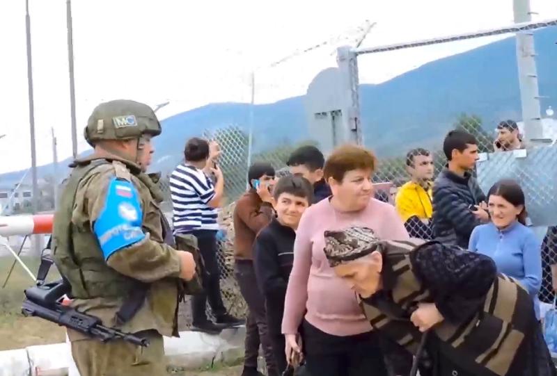 Dağlık Karabağ'daki Rus barış güçleri (AP)