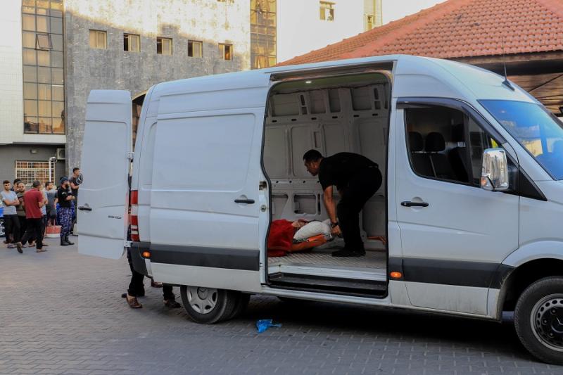 İnsanların yiyecek bulma telaşı nedeniyle yiyecek ve malzeme stokları tükenmeye başlıyor (Meryem Ebu Dakka-Independent Arabia)