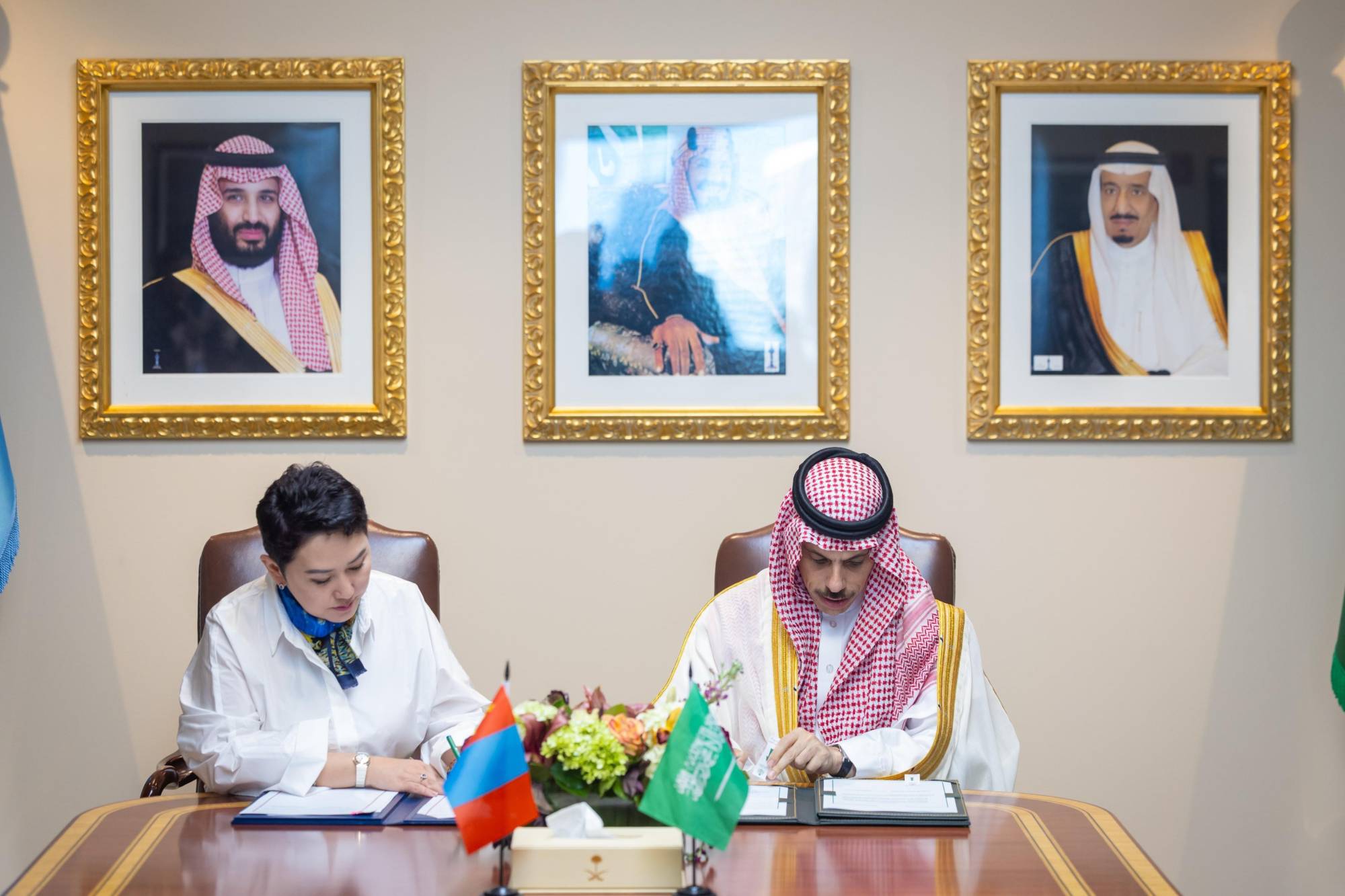 Suudi Arabistan ile Moğolistan arasında diplomatik ve hususi pasaport sahipleri için kısa süreli vize muafiyeti anlaşması imzalandı. (SPA)