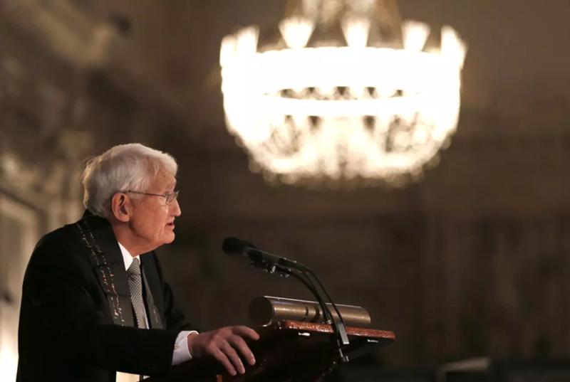 Adı Frankfurt Okulu ekolüyle anılan Habermas, başyapıtı kabul edilen İletişimsel Eylem Kuramı'nı (Theorie des kommunikativen Handelns) 1981'de yayımlamıştı (AFP)