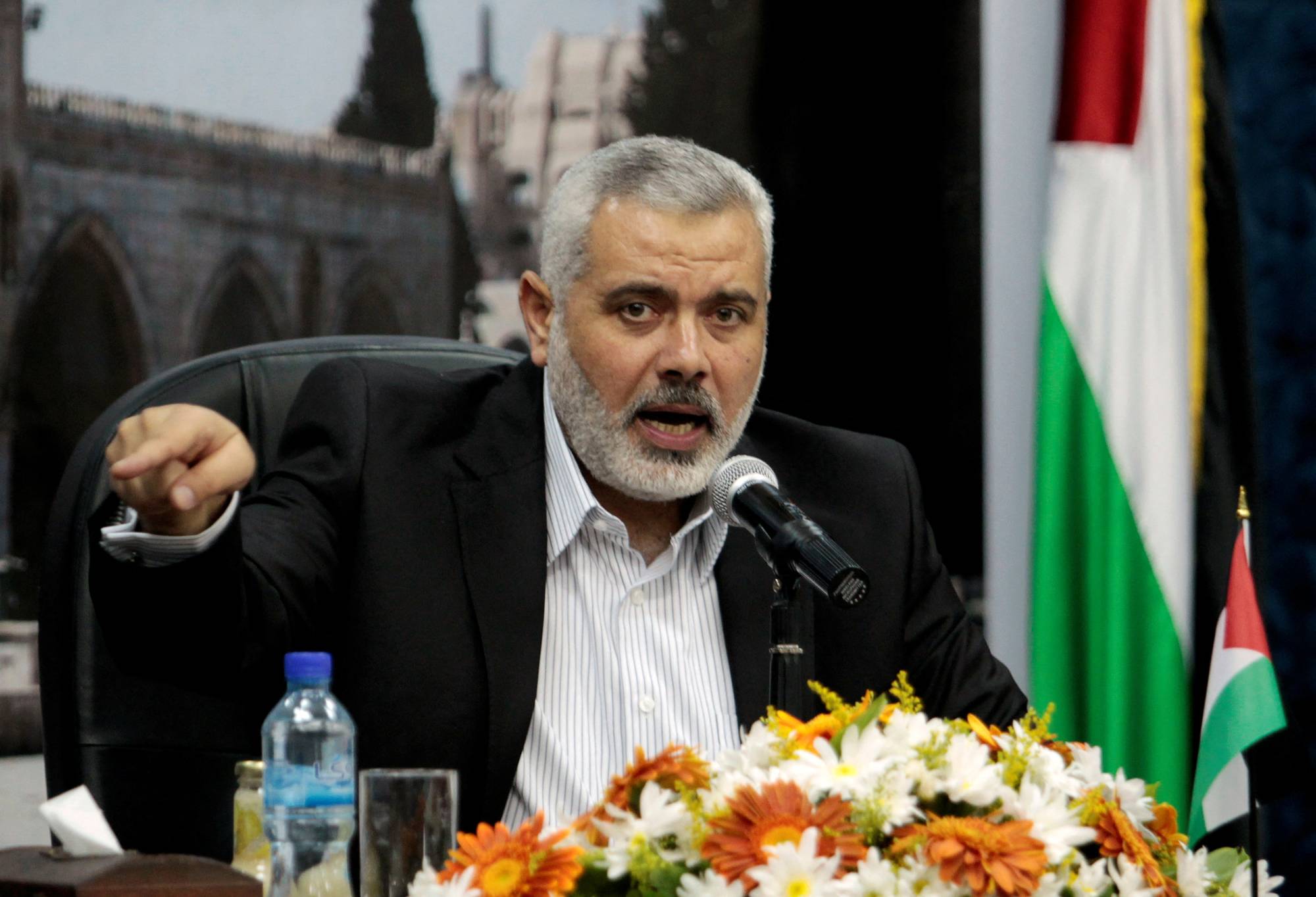  Hamas'ın önde gelen liderlerinden İsmail Heniyye, Gazze şehrinde düzenlenen bir basın toplantısında (Arşiv – Reuters)