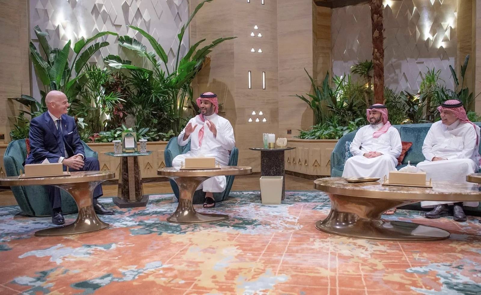  Prens Muhammed bin Selman’ın Infantino ile görüşmesine el-Faysal ve el-Kasabi de katıldı (SPA)