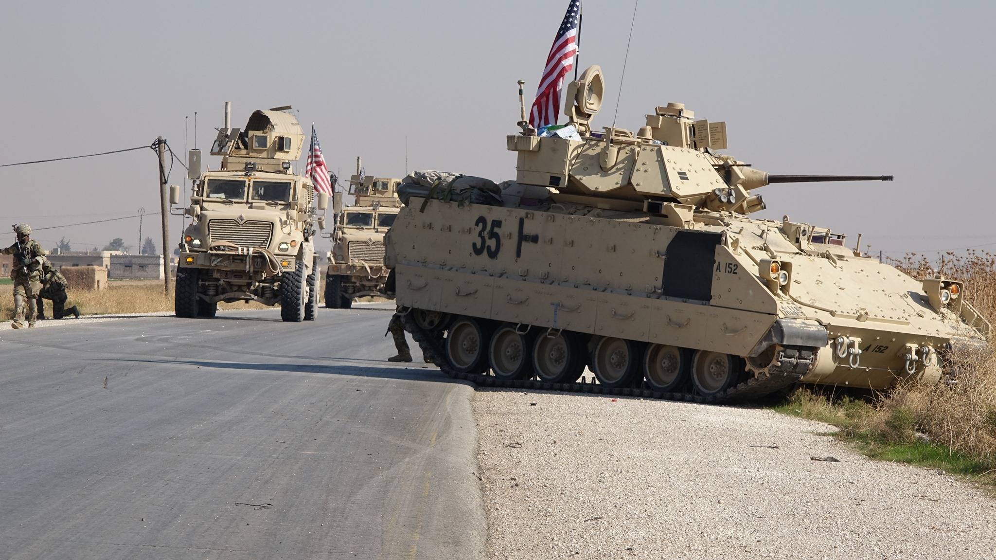 Deyrizor'un doğusundaki kırsal bölgelerde devriye gezen ABD güçleri (Arşiv)