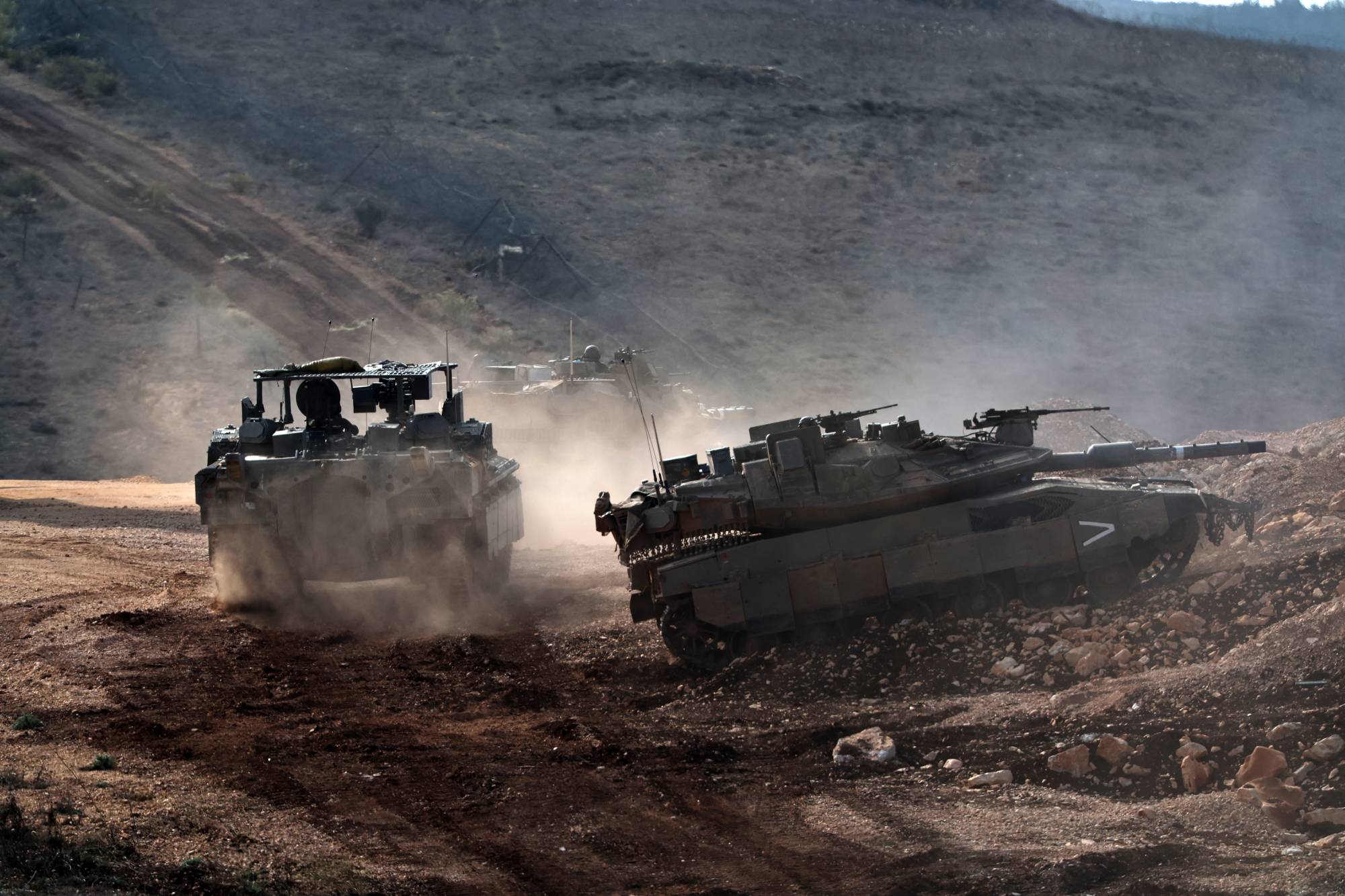  Lübnan sınırındaki İsrail tankları, 23 Kasım 2025 (EPA)