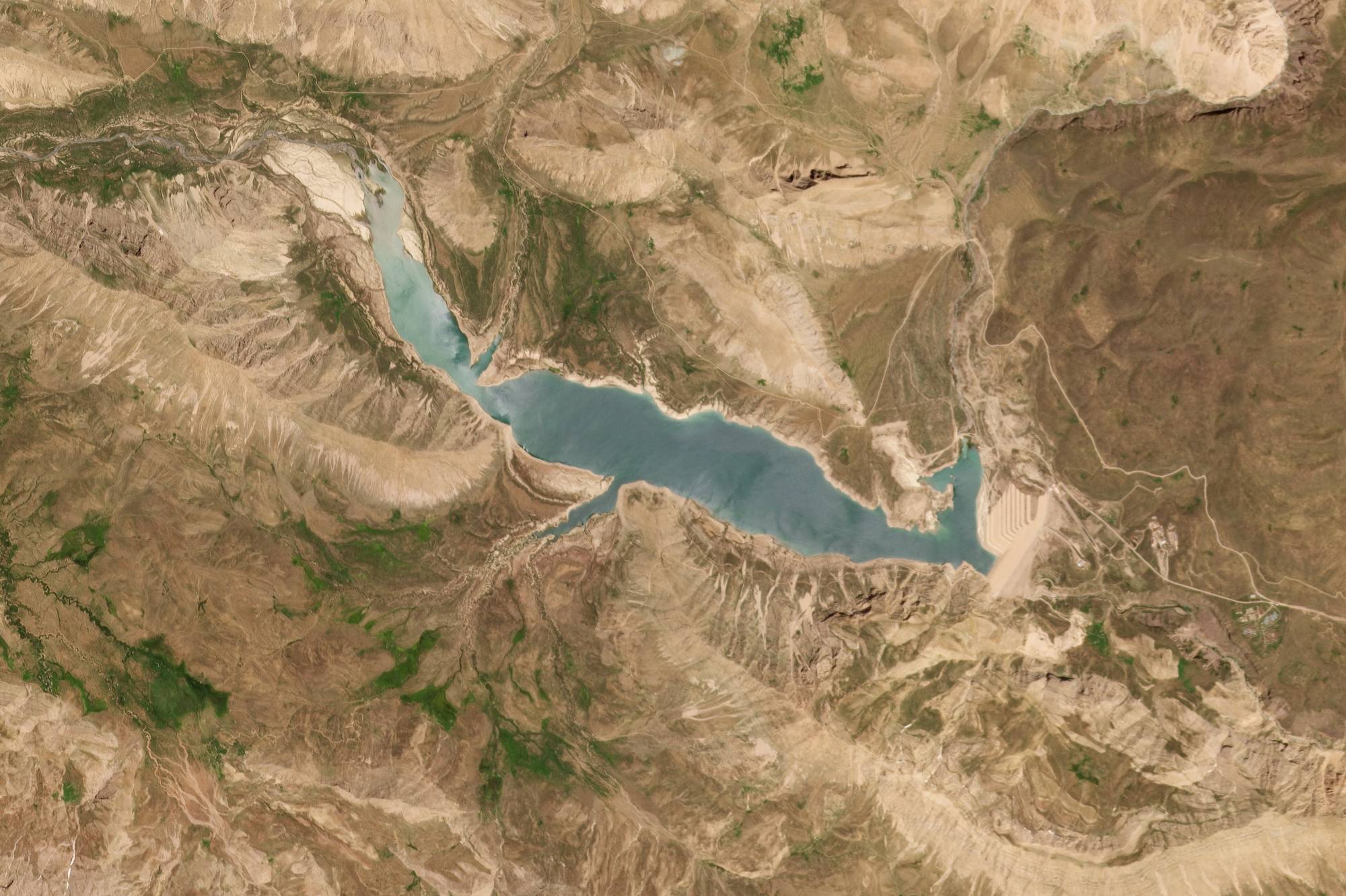 20 Mayıs 2025'te Tahran dışındaki Lar Barajı'nın uydu görüntüsü (Planet Labs - AP)
