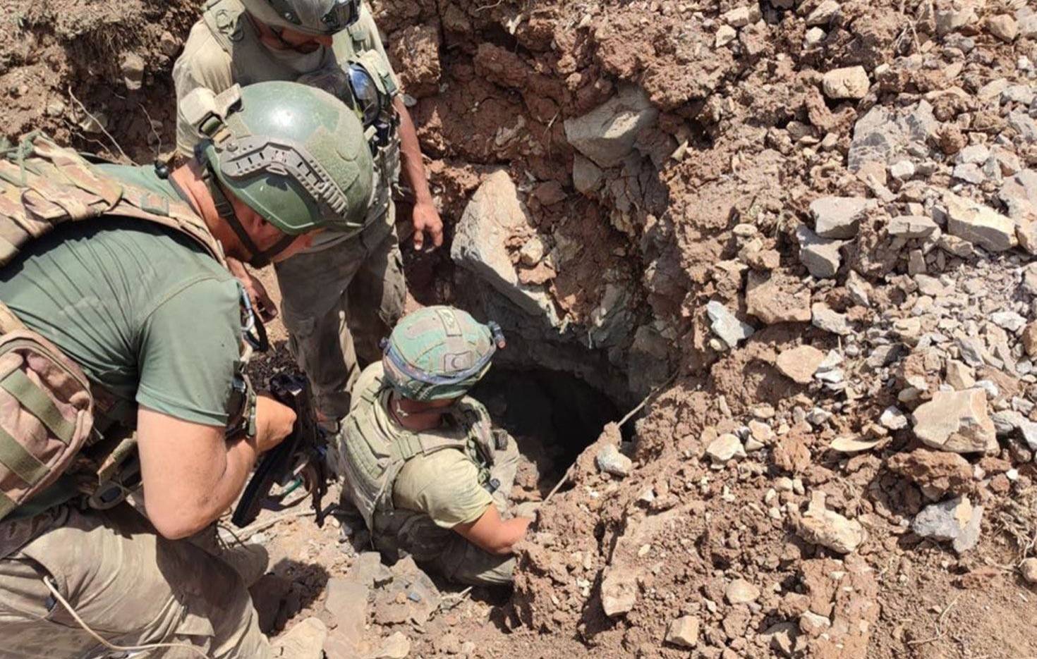 Suriye'nin kuzeyinde tünelleri temizleme çalışması yapan Türk askerleri (Milli Savunma Bakanlığı)
