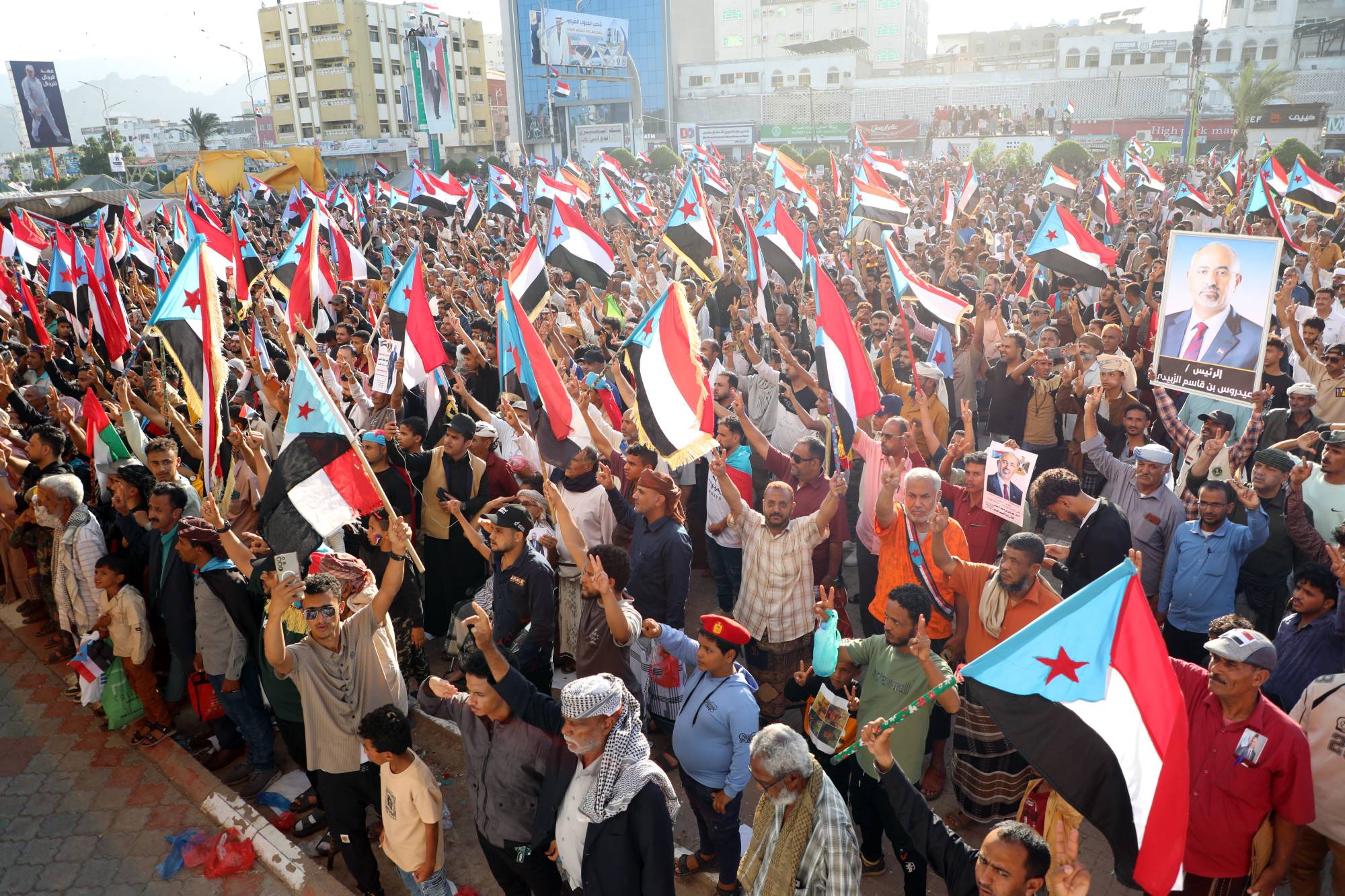 Güney Geçiş Konseyi (GGK), Hadramut ve el-Mehra'da tek taraflı askerî harekât düzenledi. (EPA)