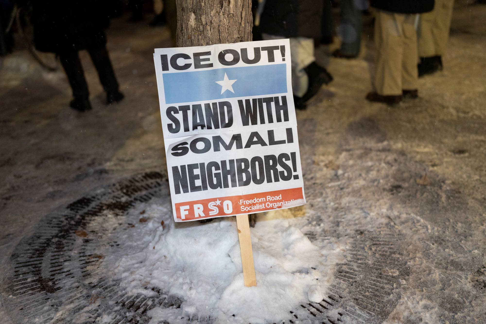 Minnesota'da Somali topluluğunun sınır dışı edilme girişimlerine karşı destek çağrısında bulunan bir pankart (Reuters)