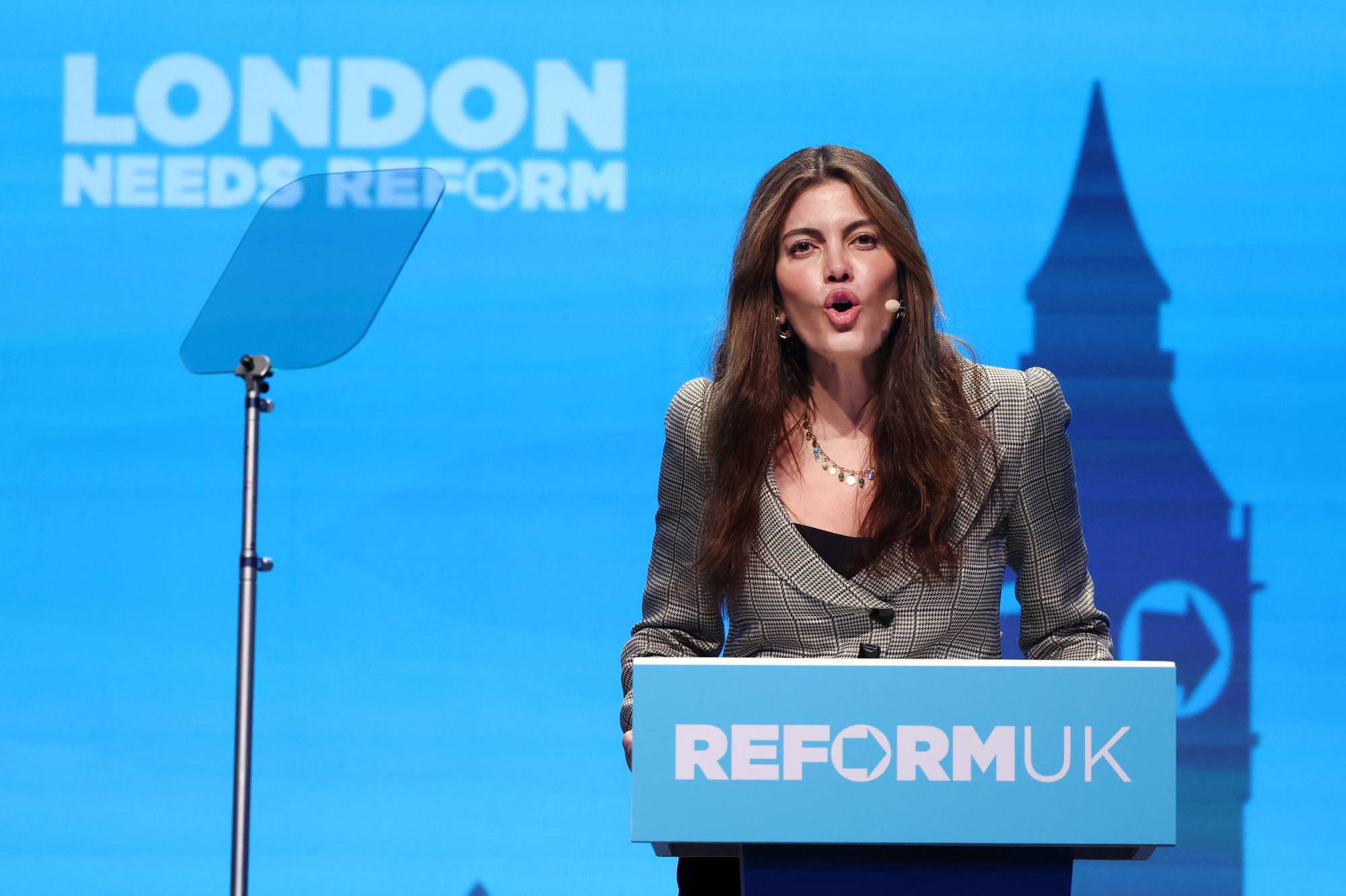  Reform UK Partisi'nin Londra Belediye Başkan Adayı Laila Cunningham, Londra'da düzenlenen seçim mitinginde konuşma yapıyor. (EPA)