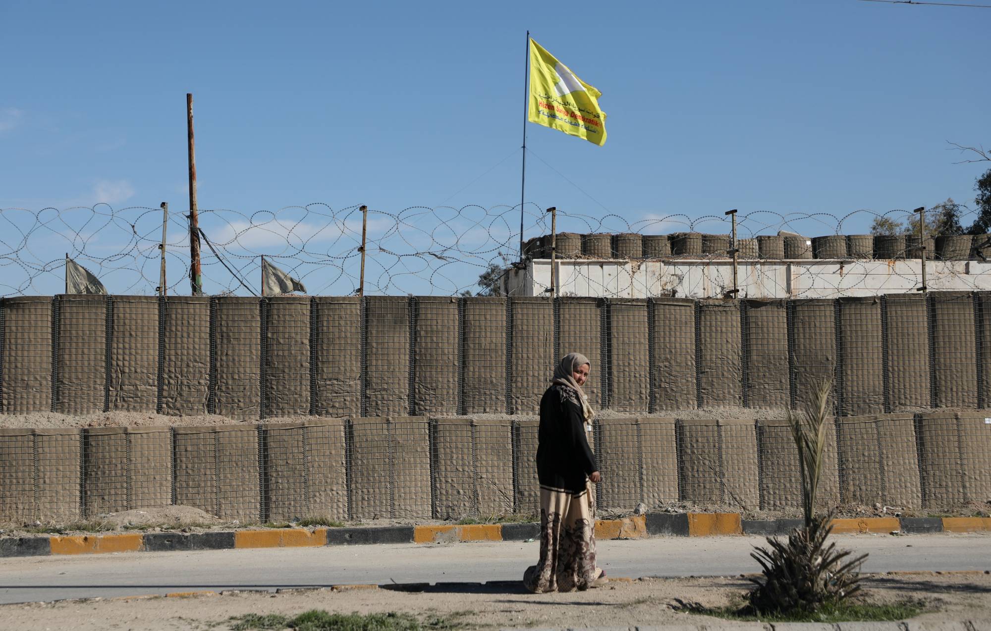 SDG güçlerinin koruması altında Kamışlı ve Haseke'de DEAŞ üyelerini barındıran hapishane (Reuters)