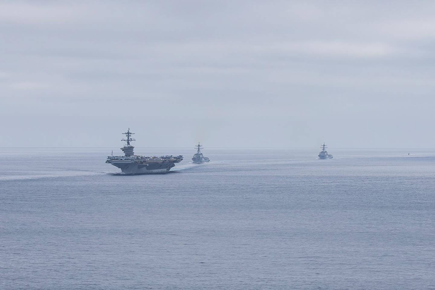 "Abraham Lincoln" uçak gemisi ve savaş grubu (ABD Ordusu, Facebook)